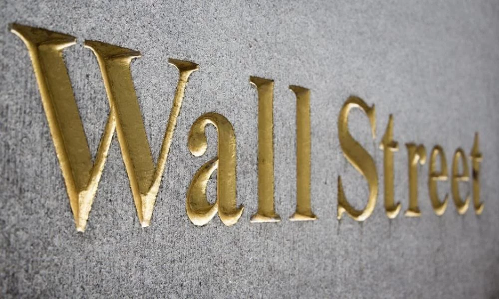 Με ισχυρά κέρδη αποχαιρετούν τον Αύγουστο οι δείκτες της Wall Street